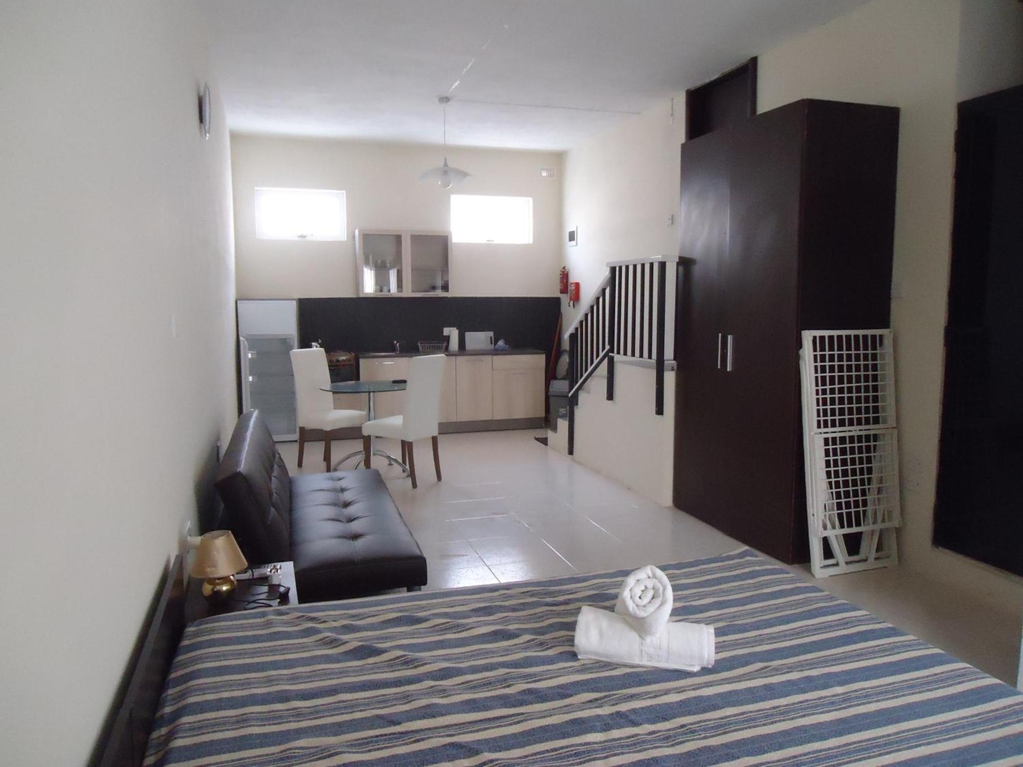 Апартаменти Shamrock Flats Мелліха Номер фото