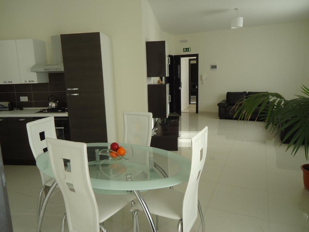 Апартаменти Shamrock Flats Мелліха Номер фото